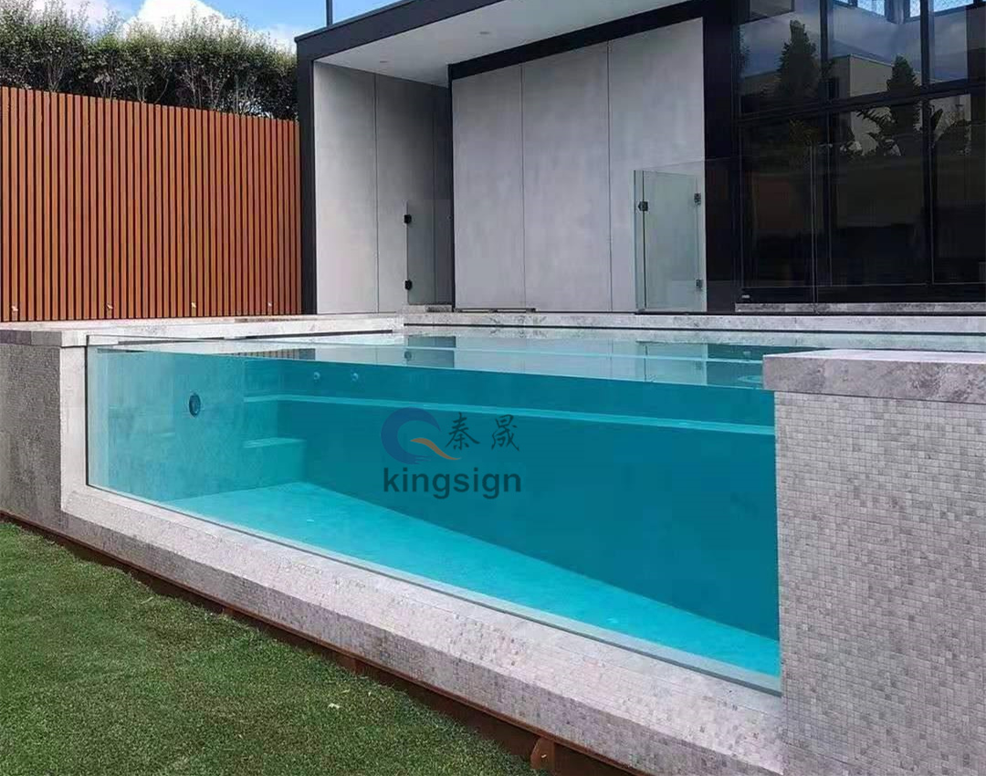 Wie man Acryl -Schwimmbadfenster löscht und pflegt